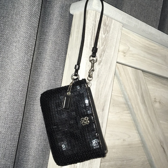 Coach wristlet - Picture 7 of 7